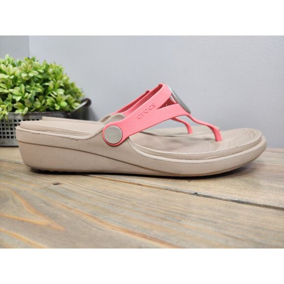 Crocs Sanrah Matte Circle Wedge Flip Sandal Women's Size 9 Coral/Tumbleweed - Picture 2 of 7